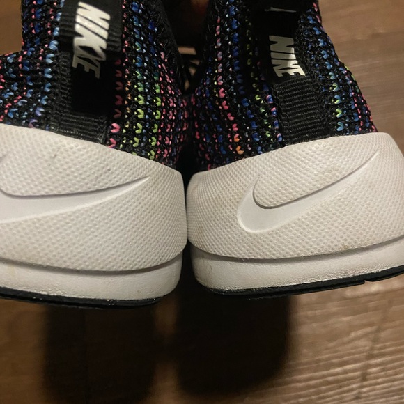 Nike girls running shoes - Picture 3 of 3